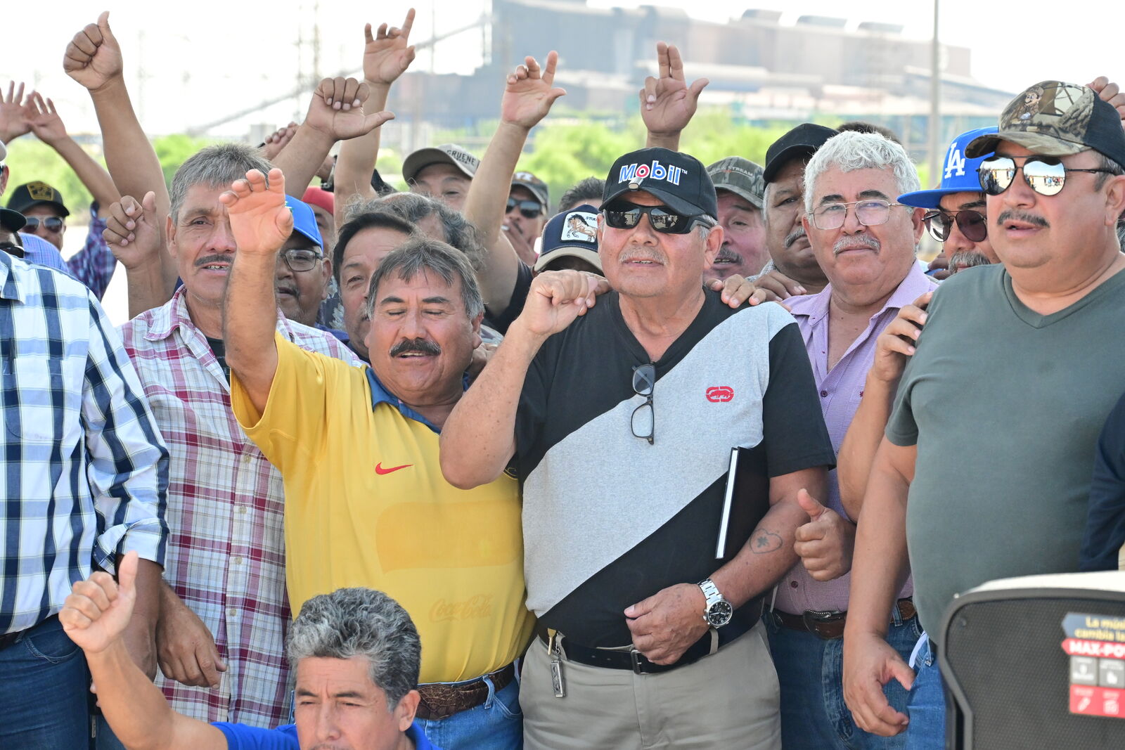 Se reúnen Obreros de  AHMSA