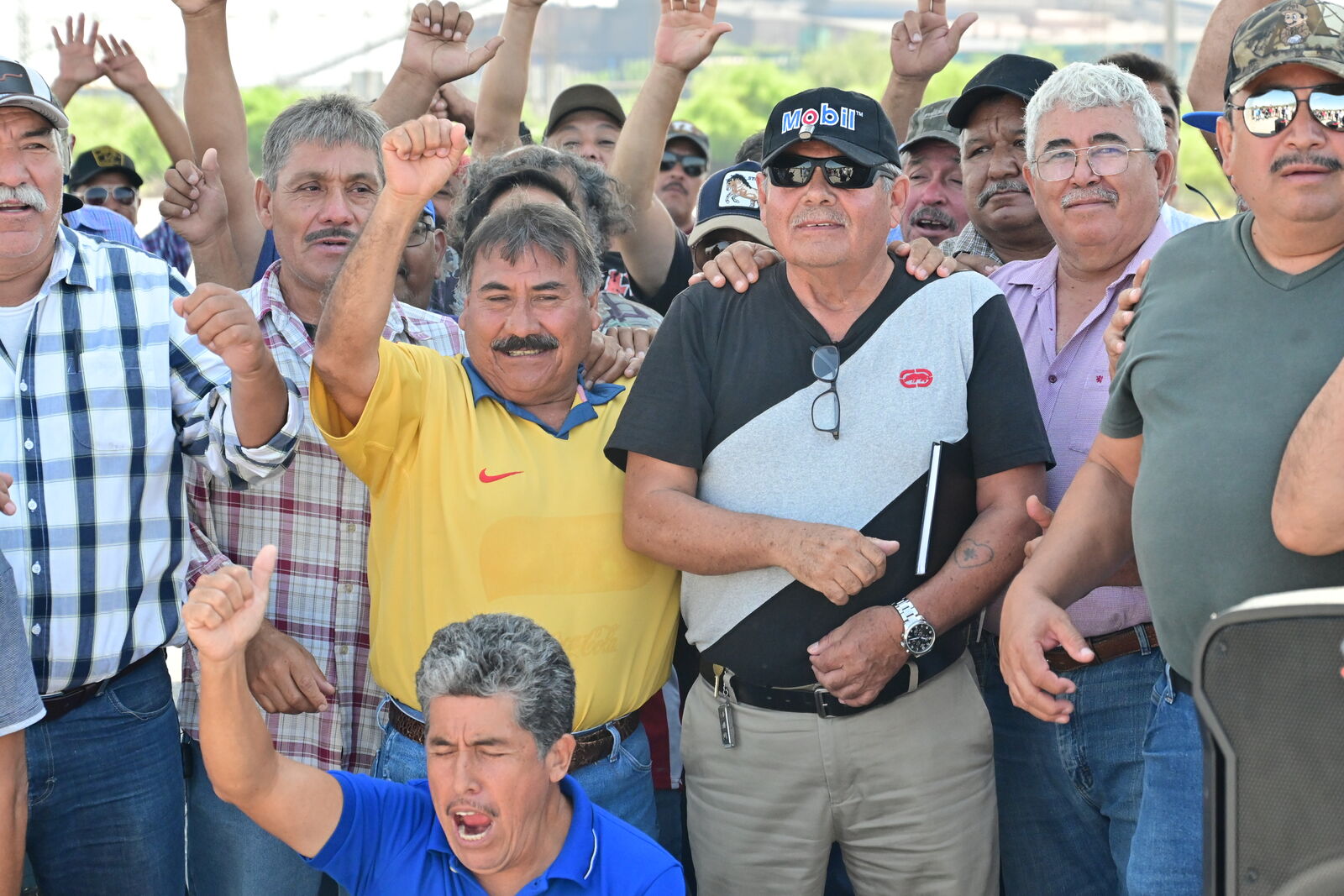 Se reúnen Obreros de  AHMSA