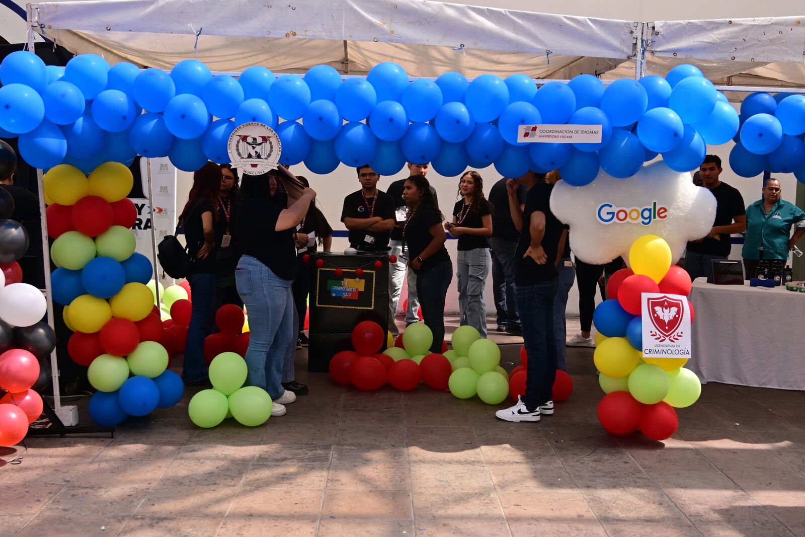 Alumnos de la Universidad Vizcaya celebran su tradicional English Day