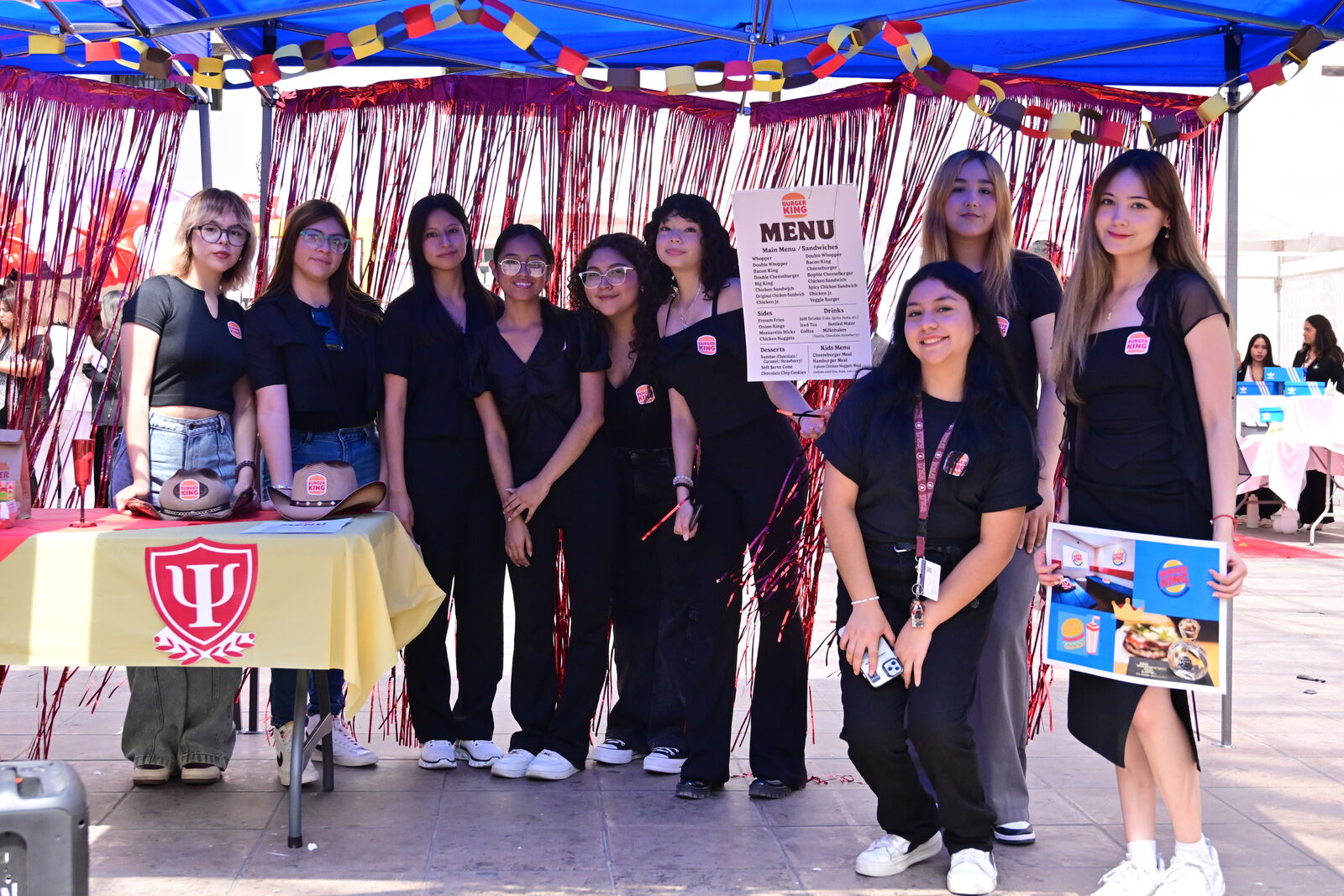 Alumnos de la Universidad Vizcaya celebran su tradicional English Day
