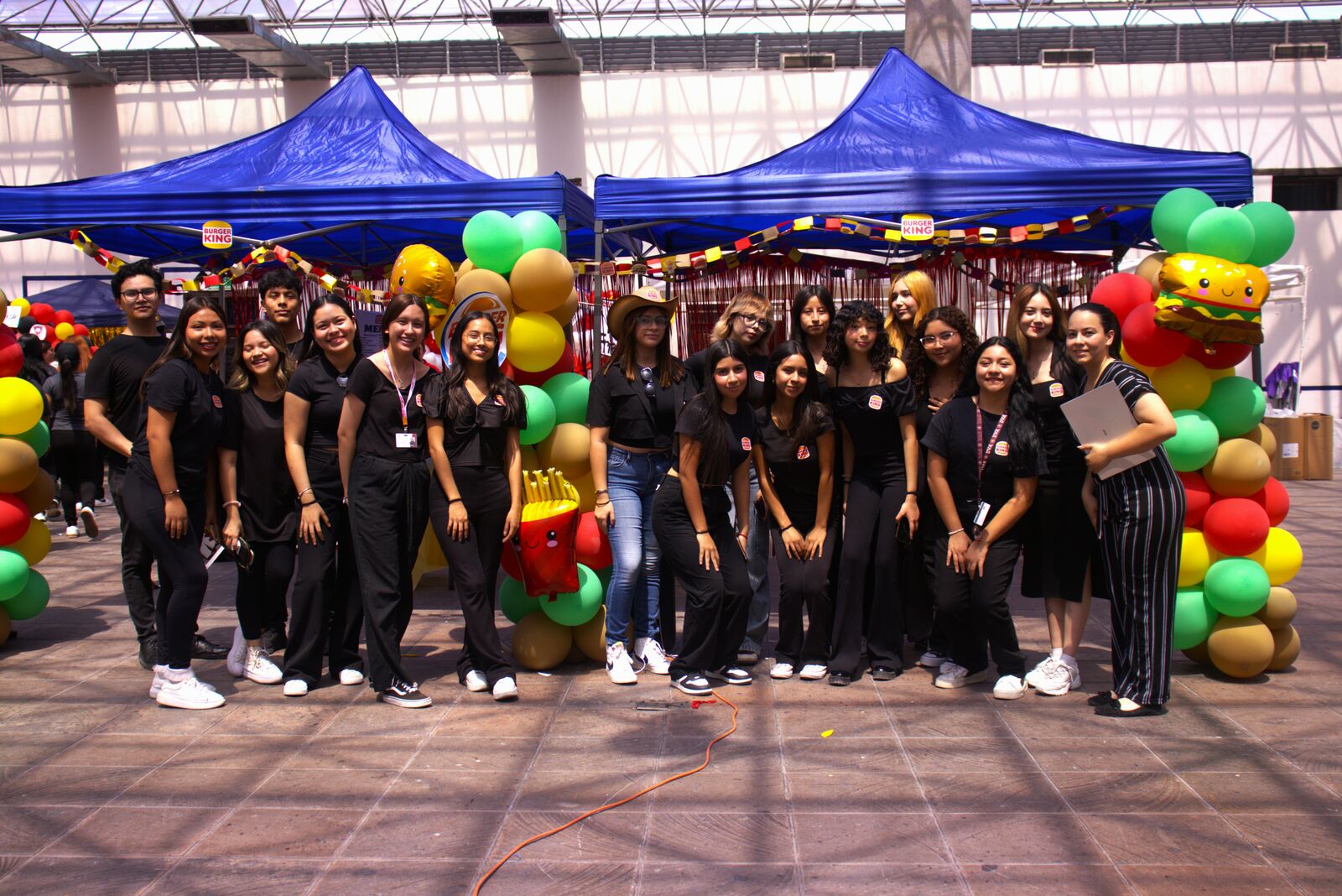 Alumnos de la Universidad Vizcaya celebran su tradicional English Day