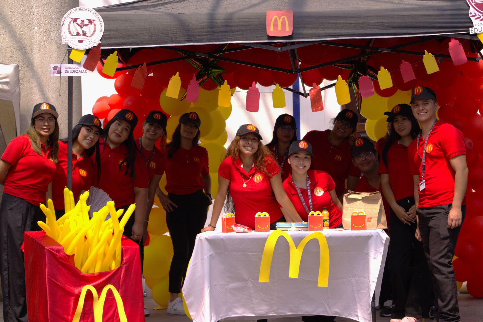 Alumnos de la Universidad Vizcaya celebran su tradicional English Day