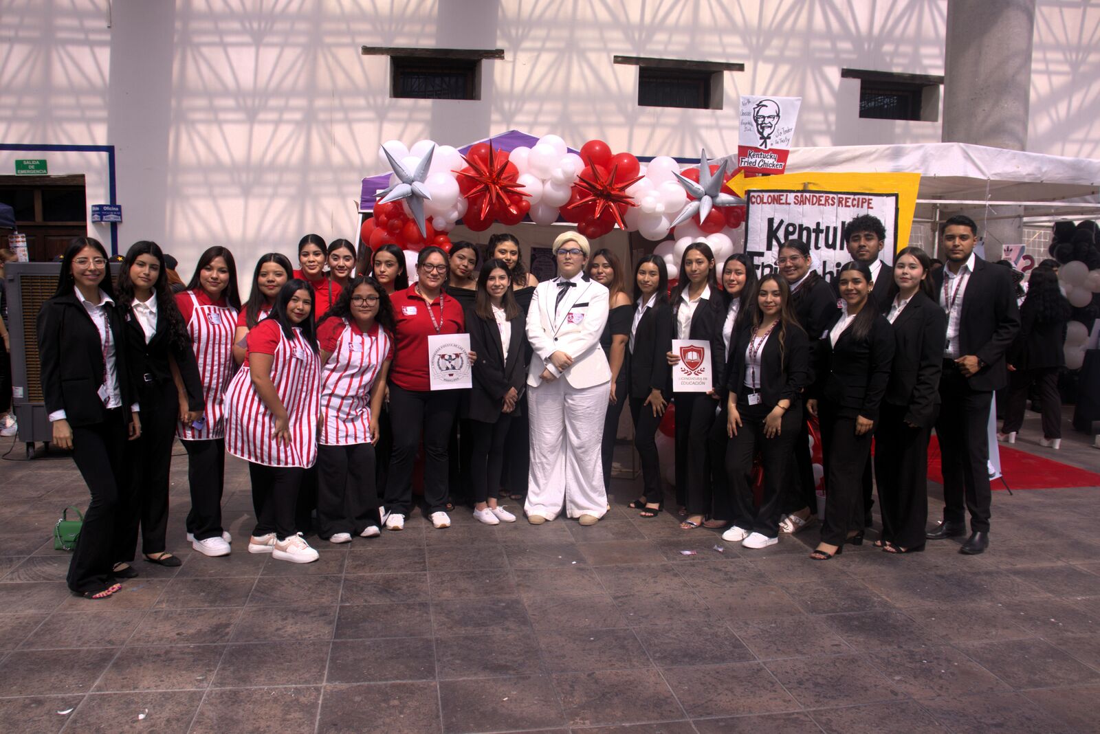 Alumnos de la Universidad Vizcaya celebran su tradicional English Day