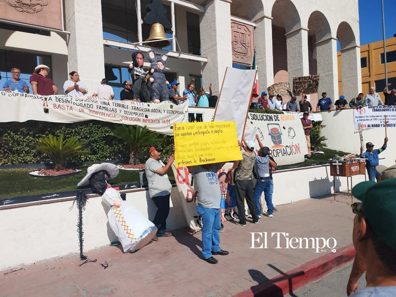 Exobreros de AHMSA se movilizan para exigir justicia laboral