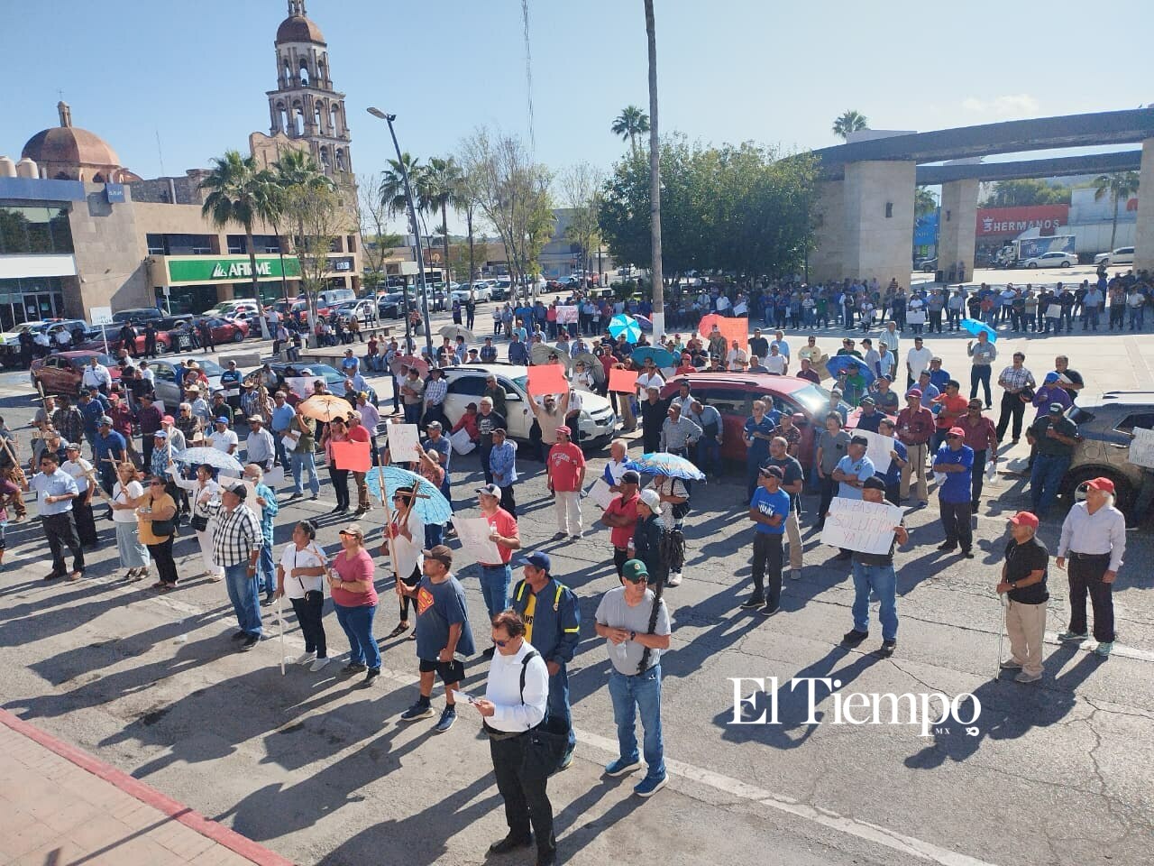 Exobreros de AHMSA se movilizan para exigir justicia laboral