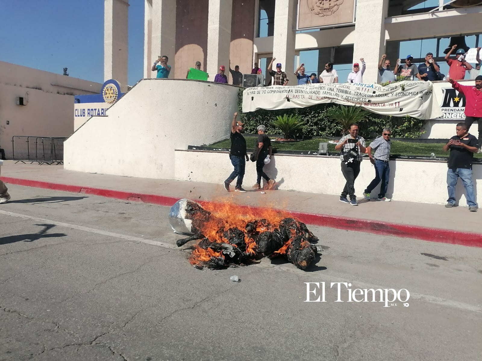 Exobreros de AHMSA se movilizan para exigir justicia laboral