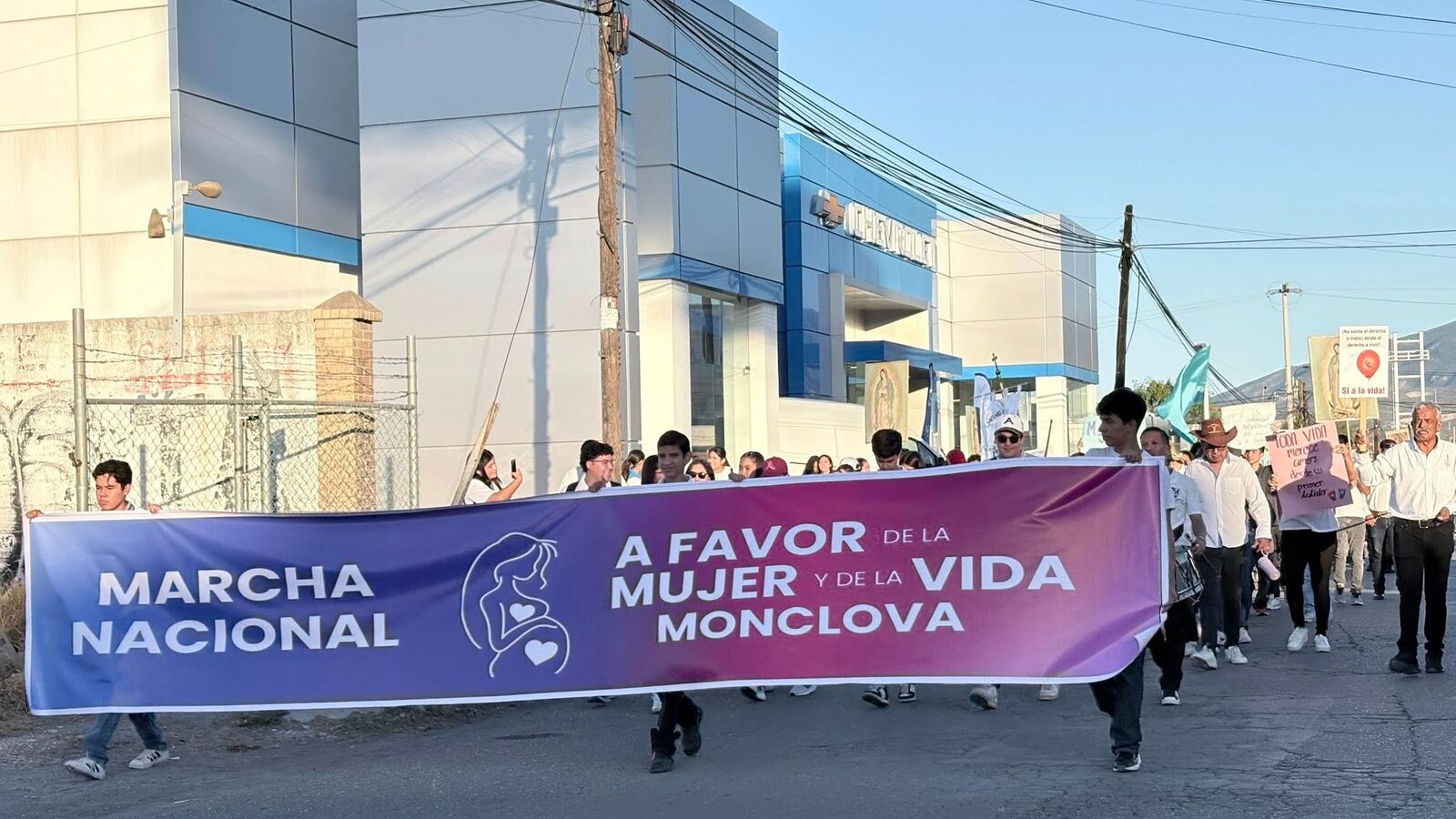 Monclova realiza caminata 'A favor de la mujer por la vida'