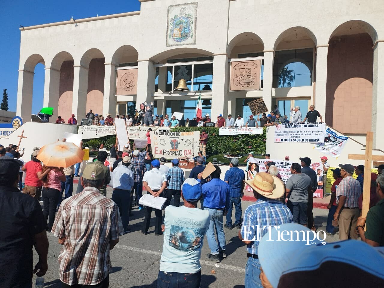 Exobreros de AHMSA se movilizan para exigir justicia laboral