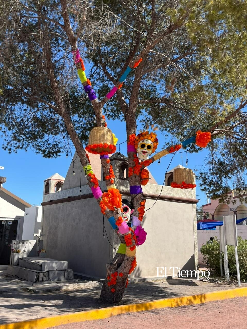 En las vísperas de Día de Muertos en Monclova, así luce el panorama en el panteón Guadalupe de Monclova