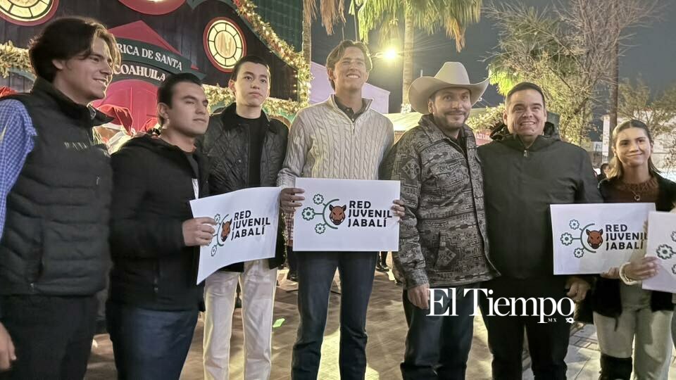Encendido del pino navideño en Monclova 2025