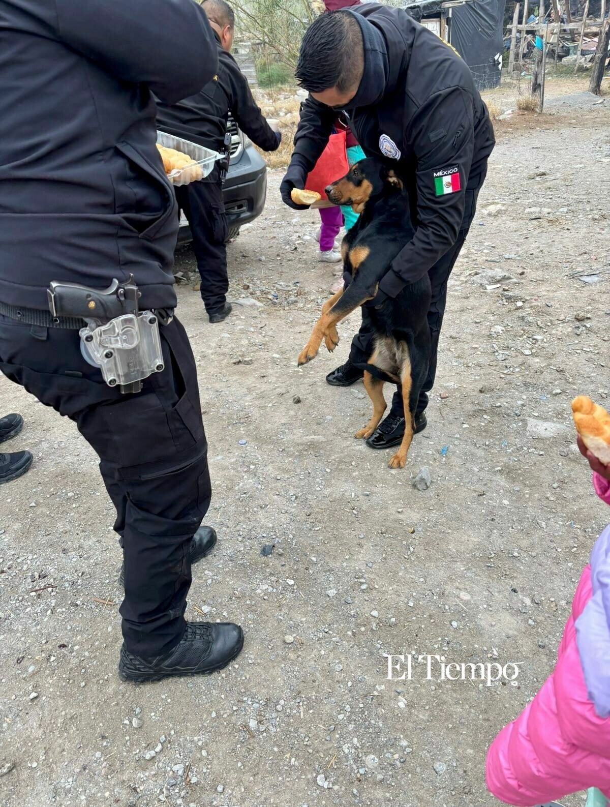 Agentes de AIC llevan apoyo y cercanía a sectores vulnerables de Monclova