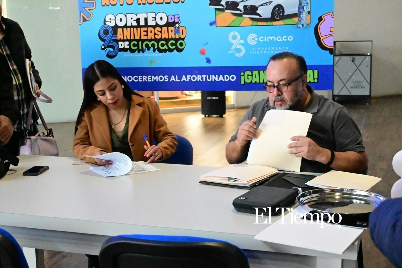 CIMACO realizó la entrega de un Mazda 2 a la ganadora del sorteo conmemorativo