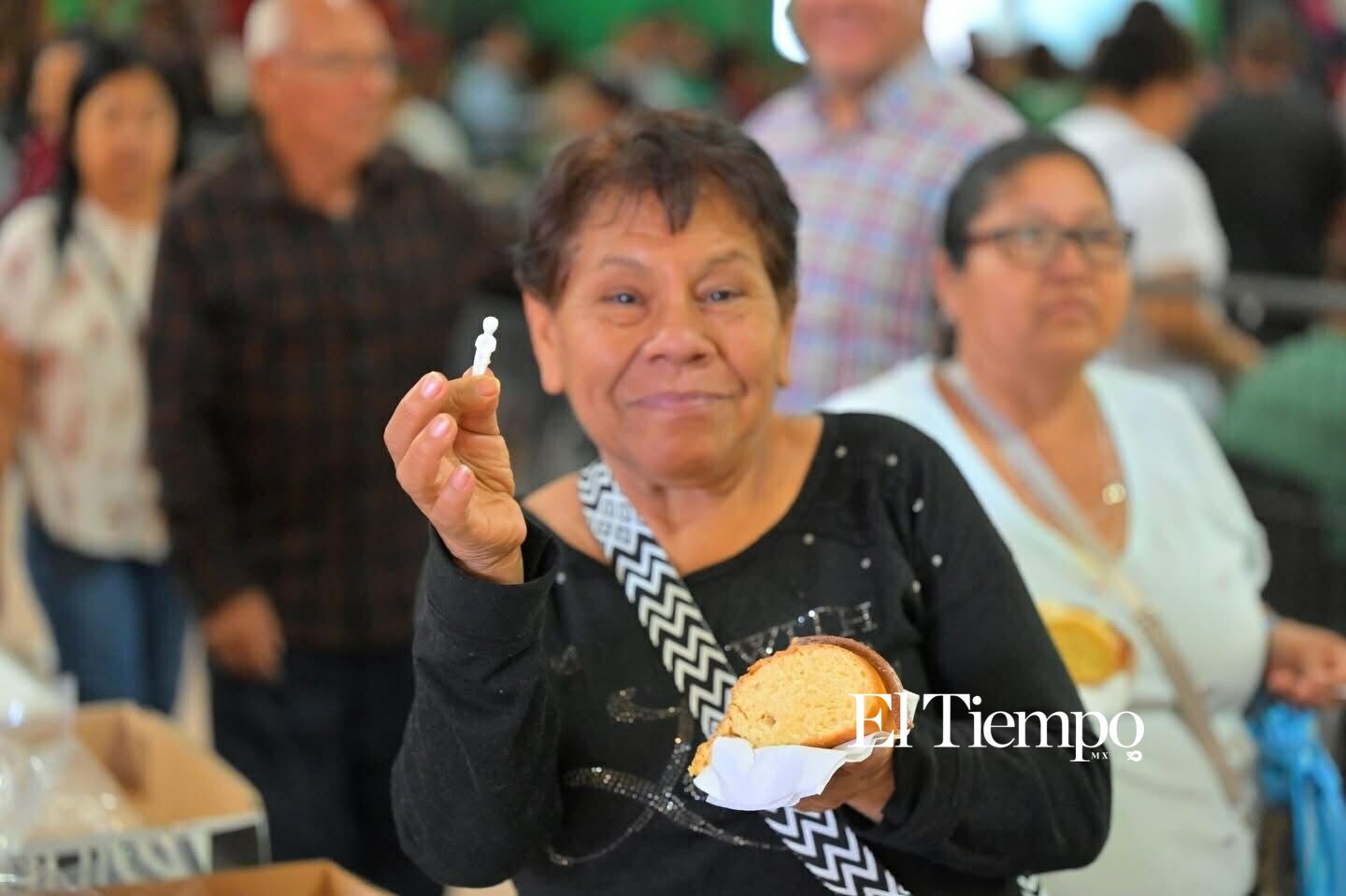 Familias del Oriente disfrutaron de la rosca y una emocionante rifa de juguetes en el Auditorio Salvador Kamar.