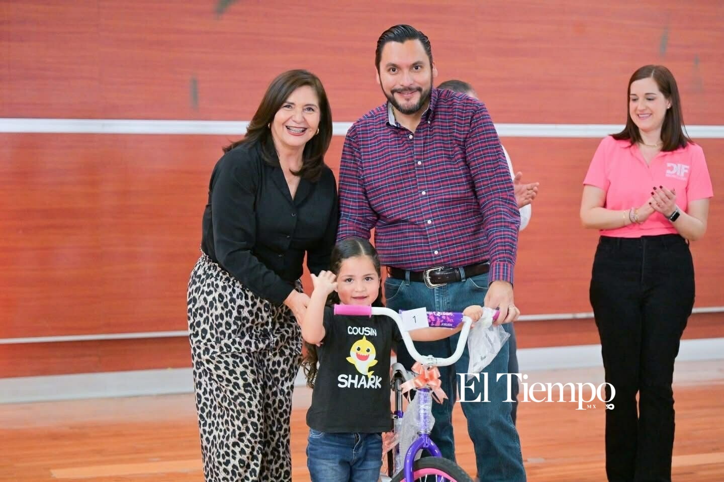 Familias del Oriente disfrutaron de la rosca y una emocionante rifa de juguetes en el Auditorio Salvador Kamar.