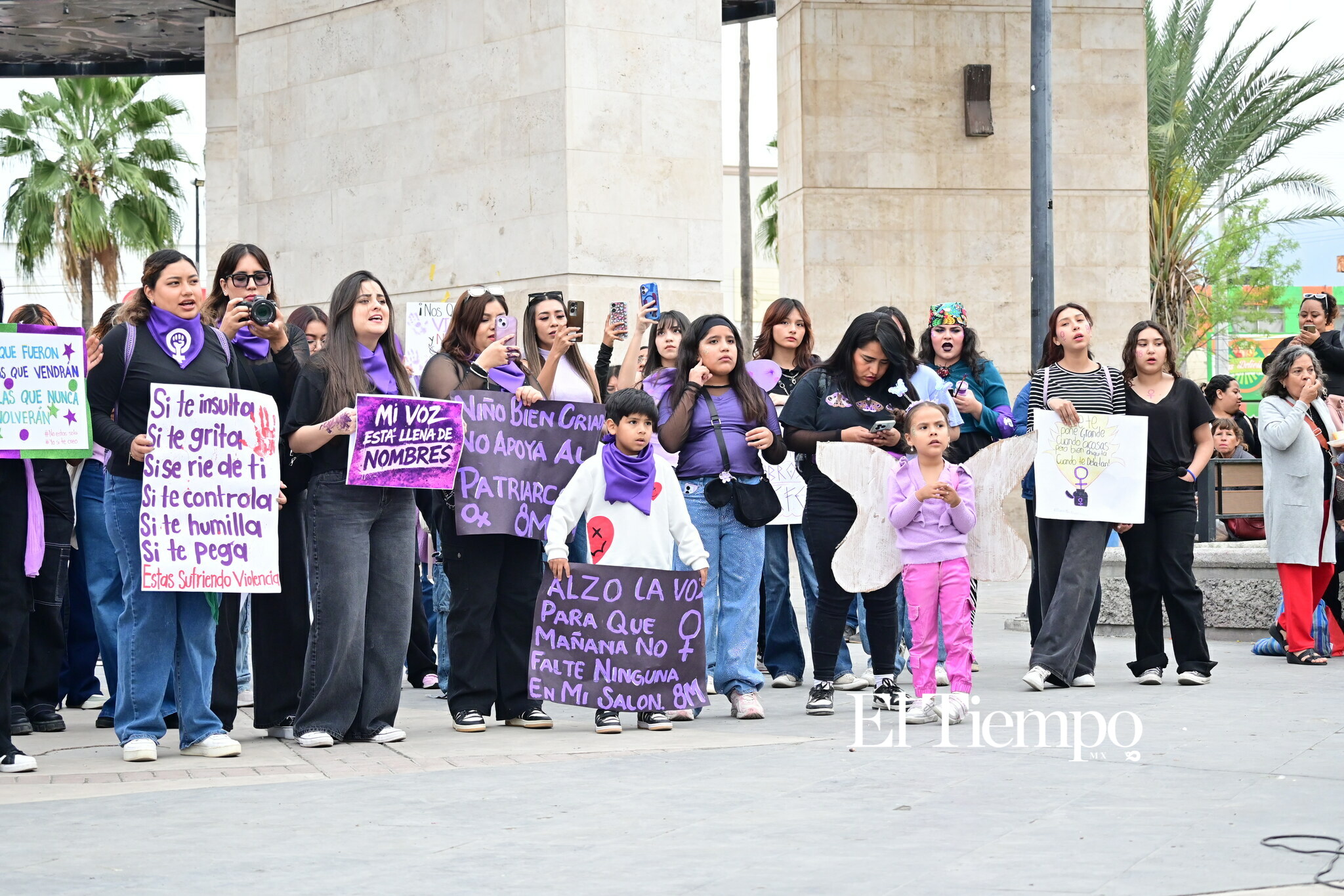 Mujeres de Monclova se concentran por igualdad y justicia