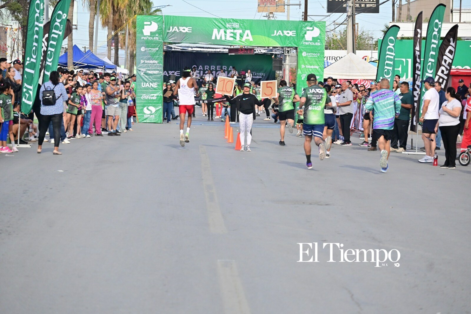 Corredores conquistan la meta en El Tiempo de Todos