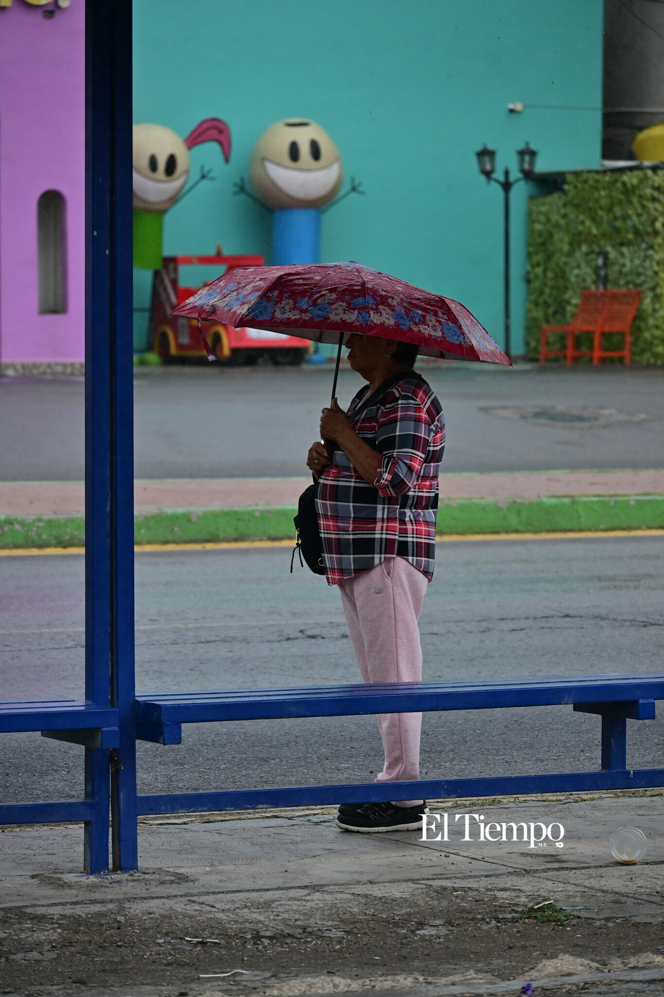Bajo el cielo gris, Monclova no se detiene