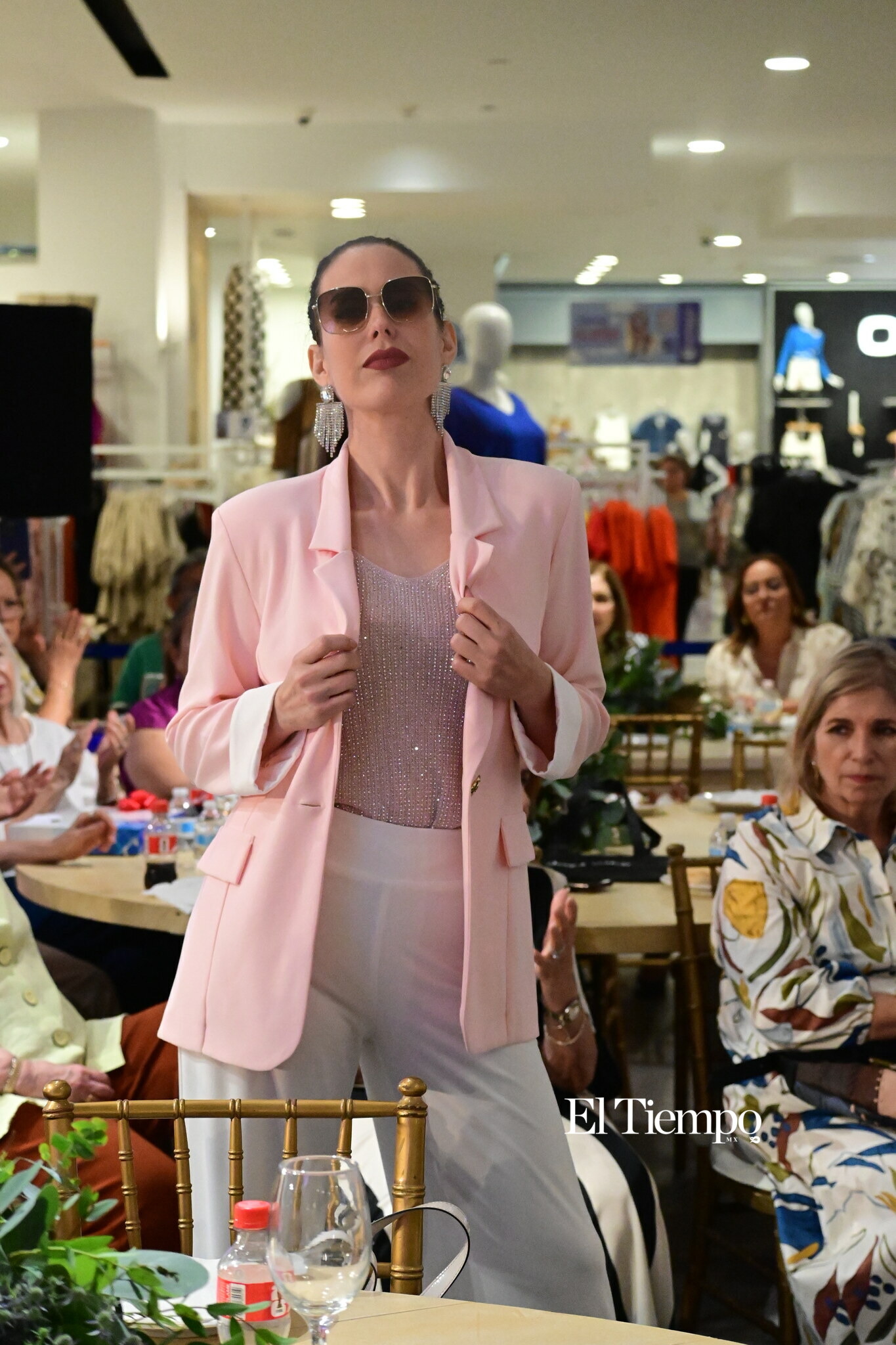 CIMACO celebra tarde de bingo y pasarela de Joseph Ribkoff con experiencia de estilo y convivencia
