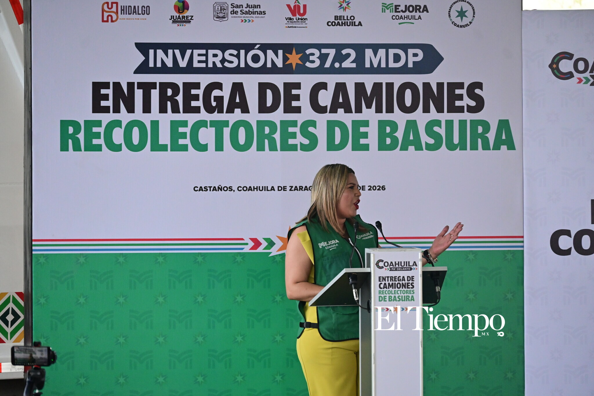 Gobernador Manolo Jiménez Salinas entrega nueve camiones recolectores en Coahuila
