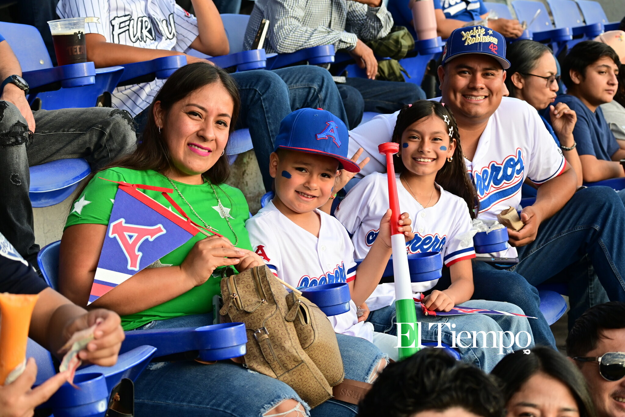 Afición protagonista en inauguración de la LMB en Monclova