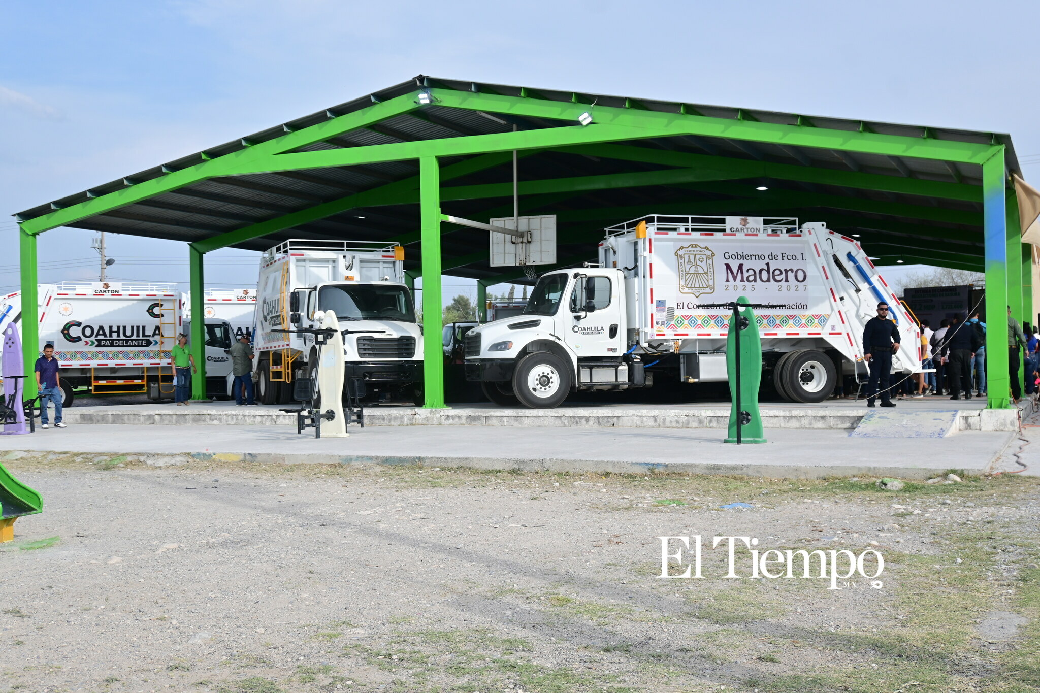 Galería fotográfica: Gobernador Manolo Jiménez Salinas entrega nueve camiones recolectores en Coahuila