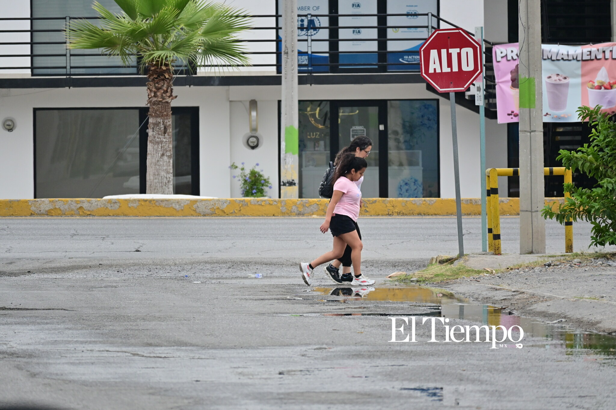 Bajo el cielo gris, Monclova no se detiene