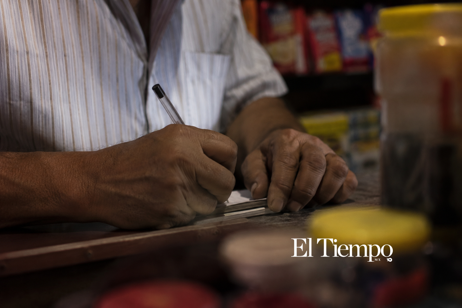 Negocios de barrio resisten en Monclova