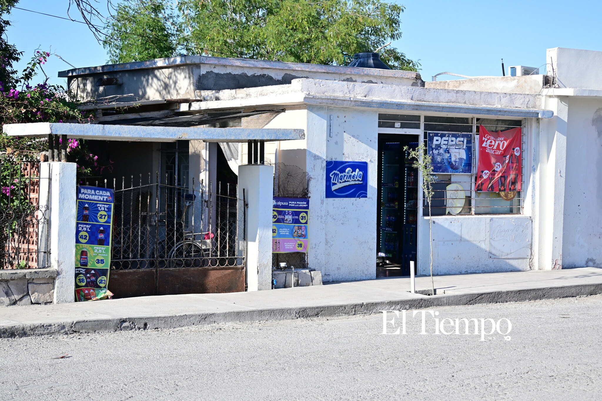 Negocios de barrio resisten en Monclova