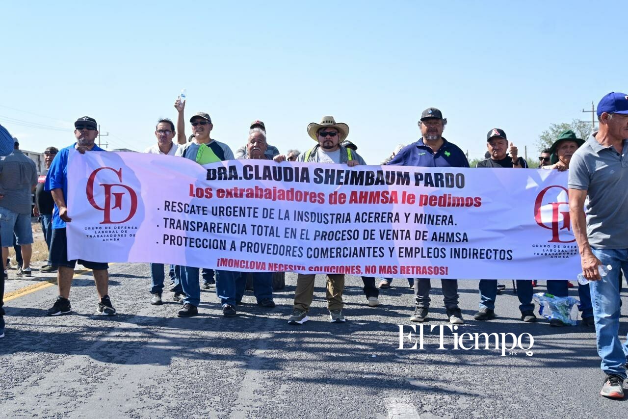 Bloqueo de la carretera Federal 57 por los exobreros de AHMSA