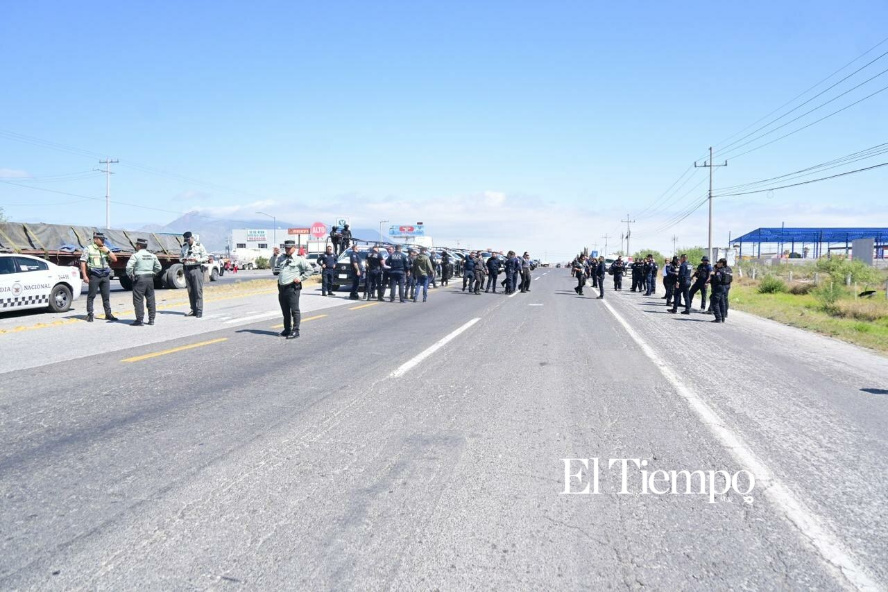 Bloqueo de la carretera Federal 57 por los exobreros de AHMSA