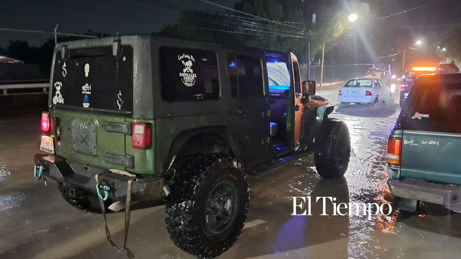 Monclova bajo el agua; cuerpos de rescate atienden emergencias durante intensa tormenta