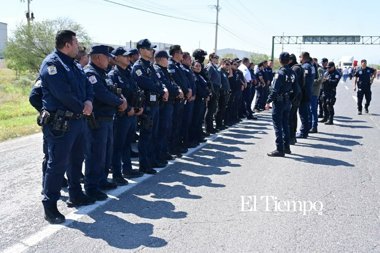Bloqueo de la carretera Federal 57 por los exobreros de AHMSA