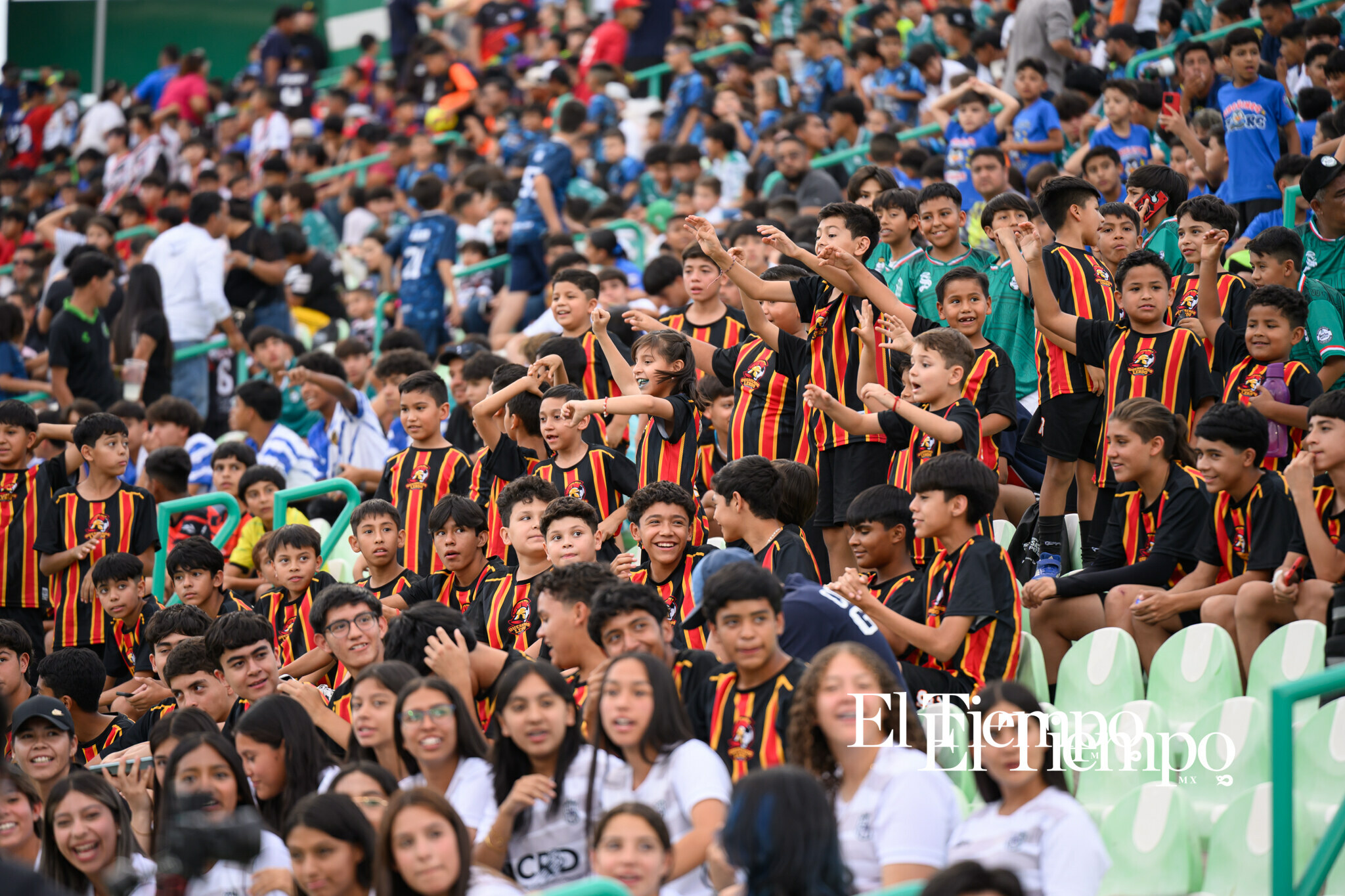 Galería fotográfica: La emoción del fútbol se vive al máximo en la Copa Santos Peñoles