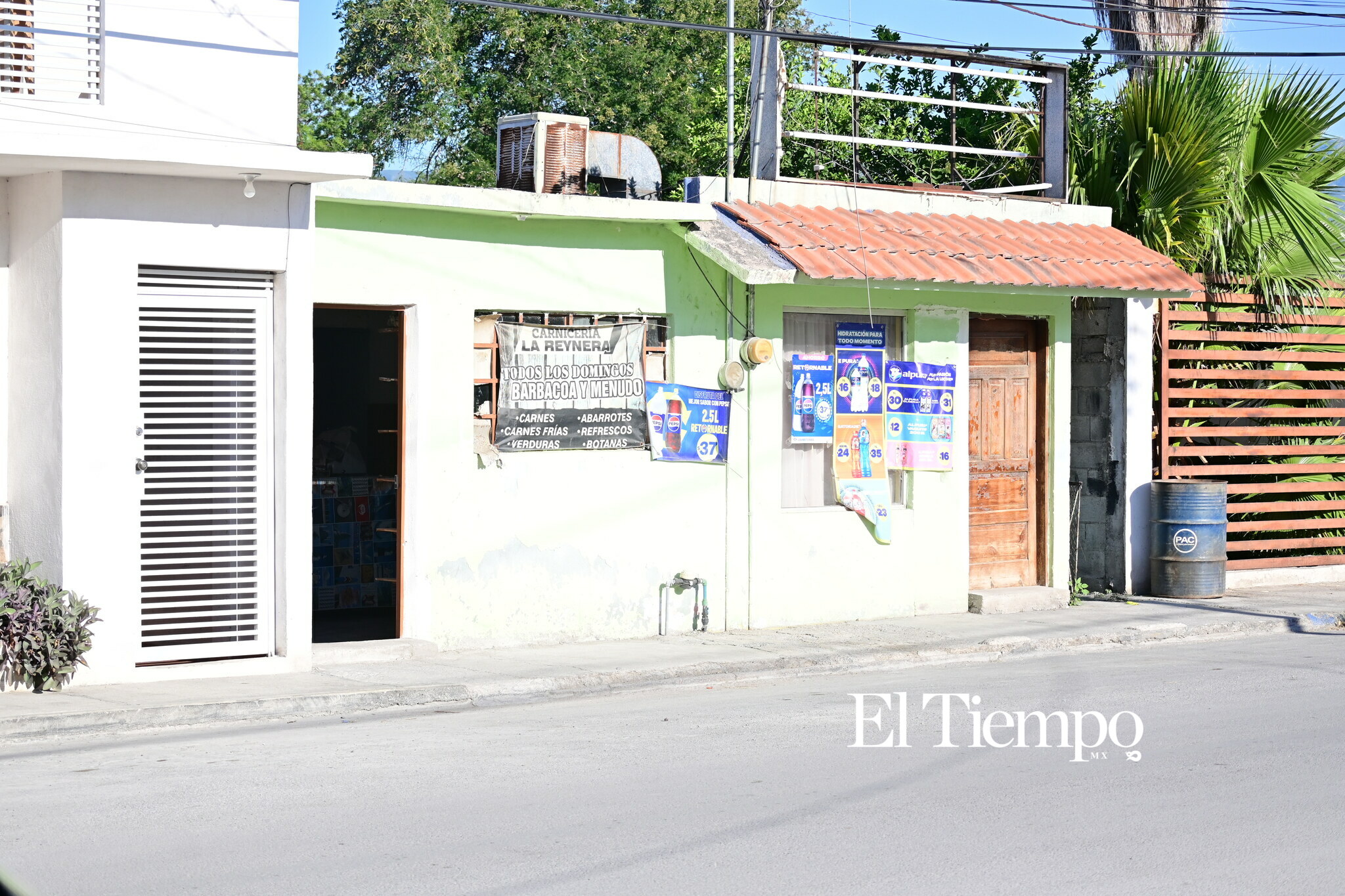 Negocios de barrio resisten en Monclova