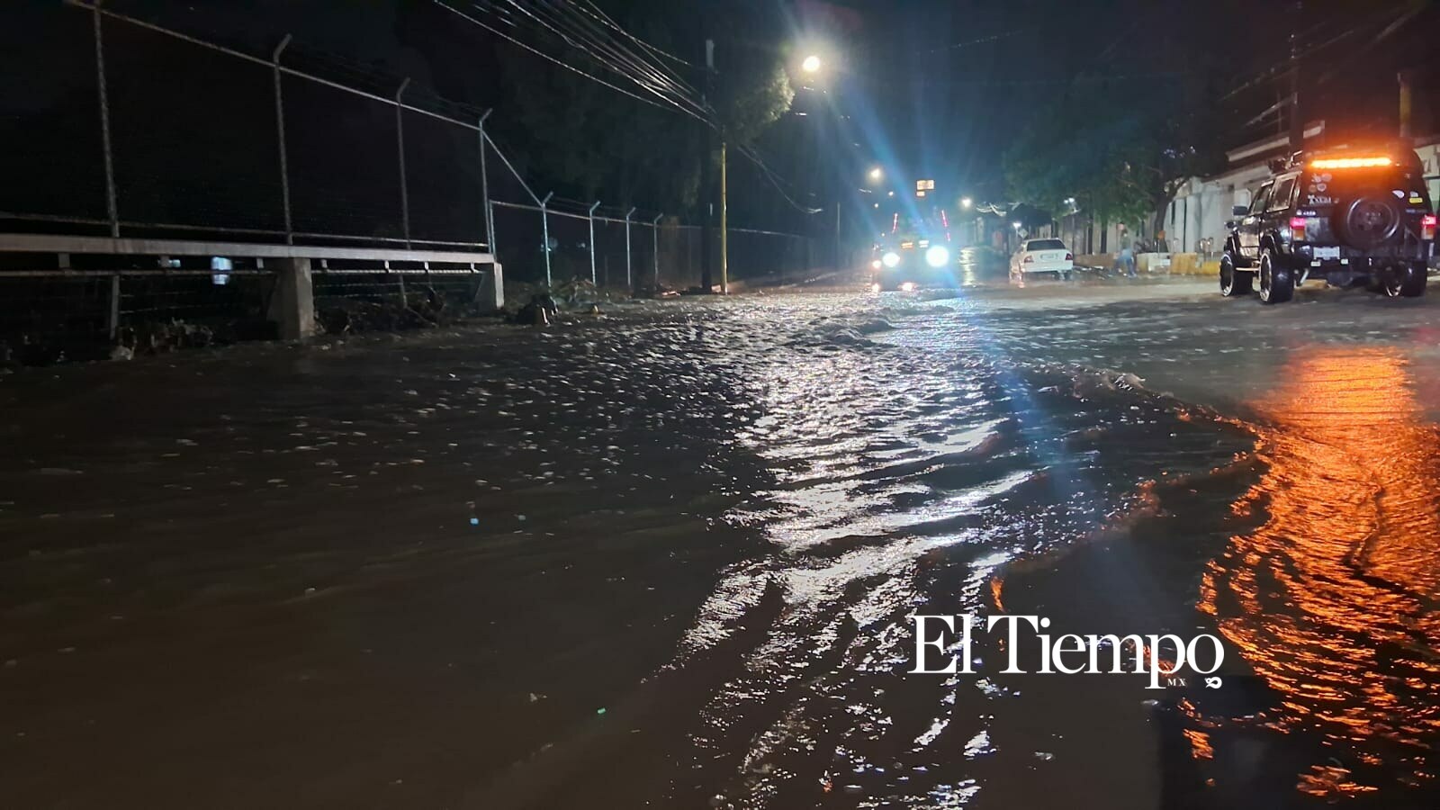Monclova bajo el agua; cuerpos de rescate atienden emergencias durante intensa tormenta