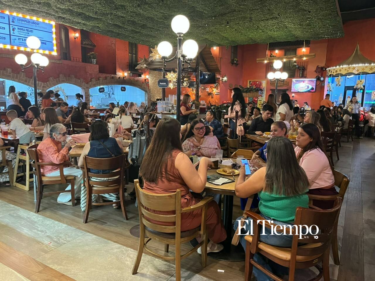 Día de las Madres impulsa afluencia en restaurantes y comercios de Monclova