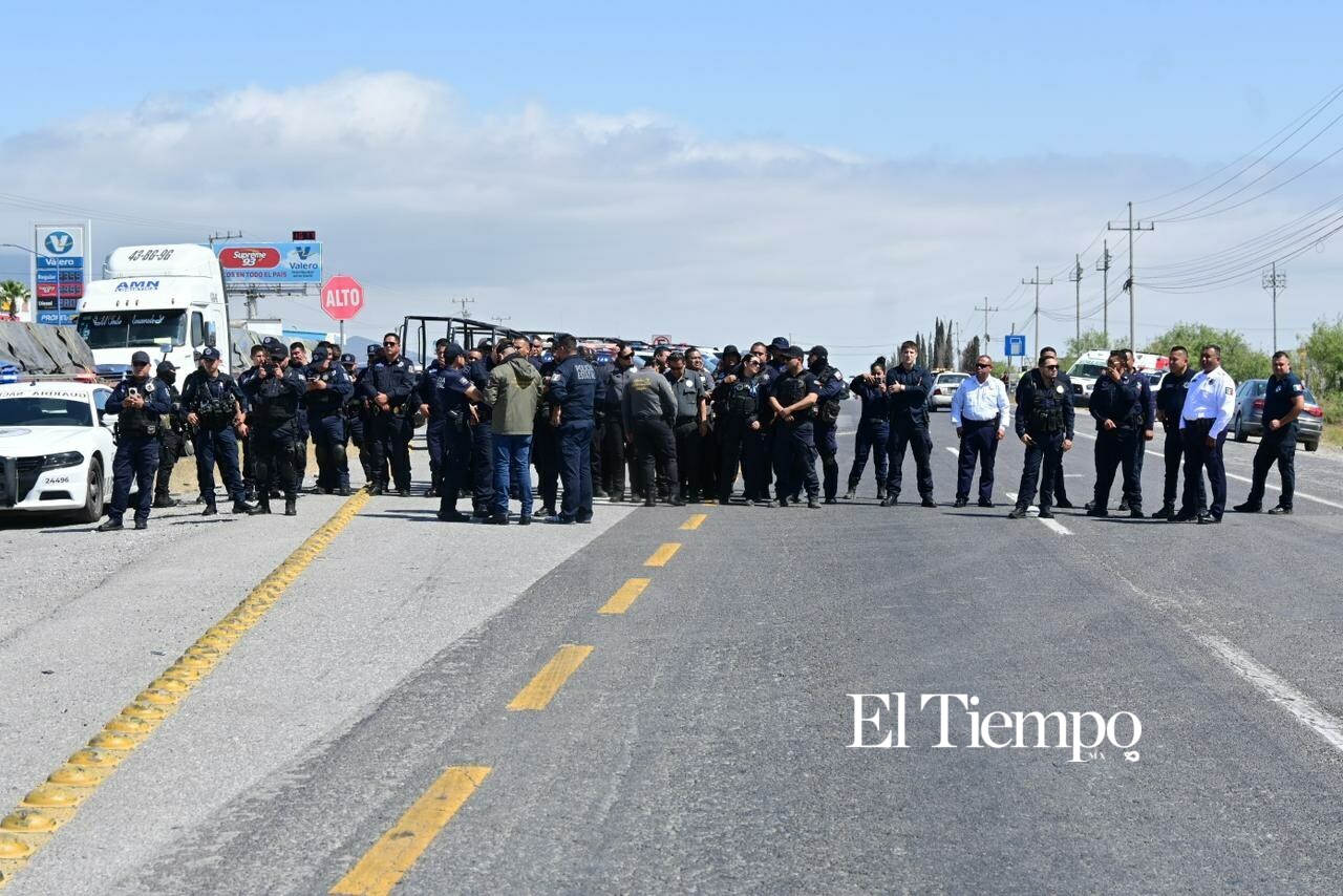 Bloqueo de la carretera Federal 57 por los exobreros de AHMSA