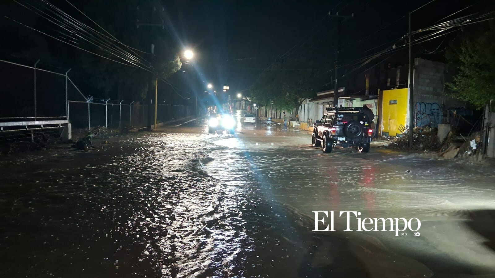 Monclova bajo el agua; cuerpos de rescate atienden emergencias durante intensa tormenta