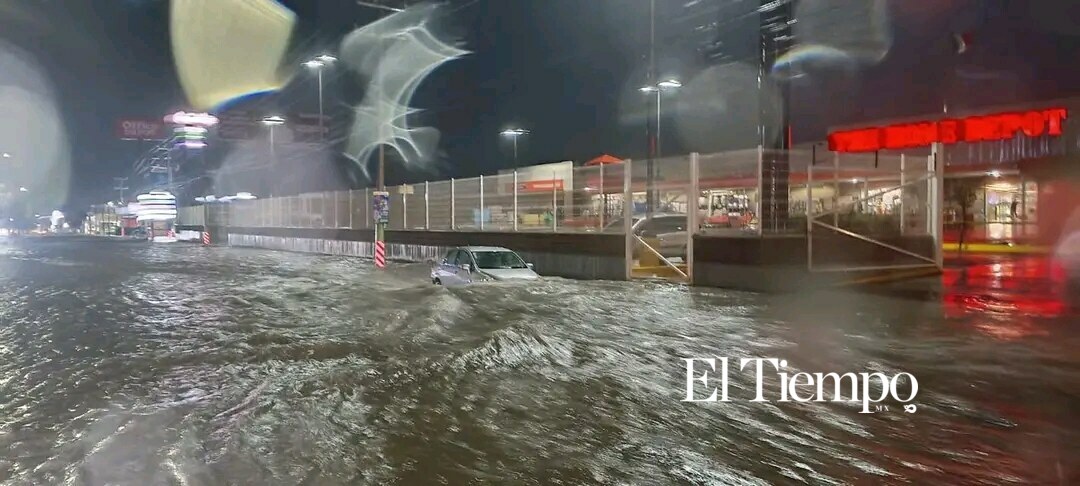 Monclova bajo el agua; cuerpos de rescate atienden emergencias durante intensa tormenta