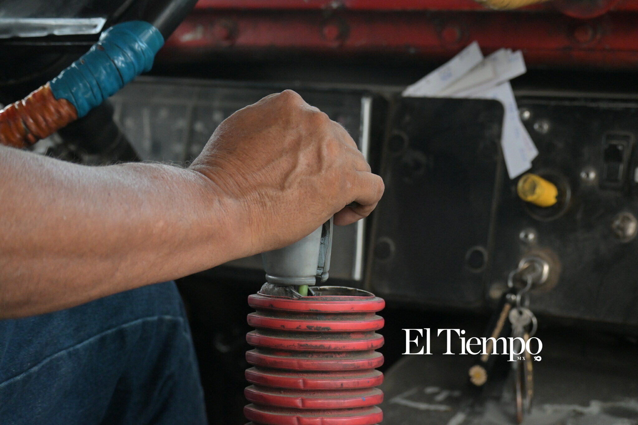 Los operadores también enfrentan jornadas prolongadas de trabajo bajo altas temperaturas