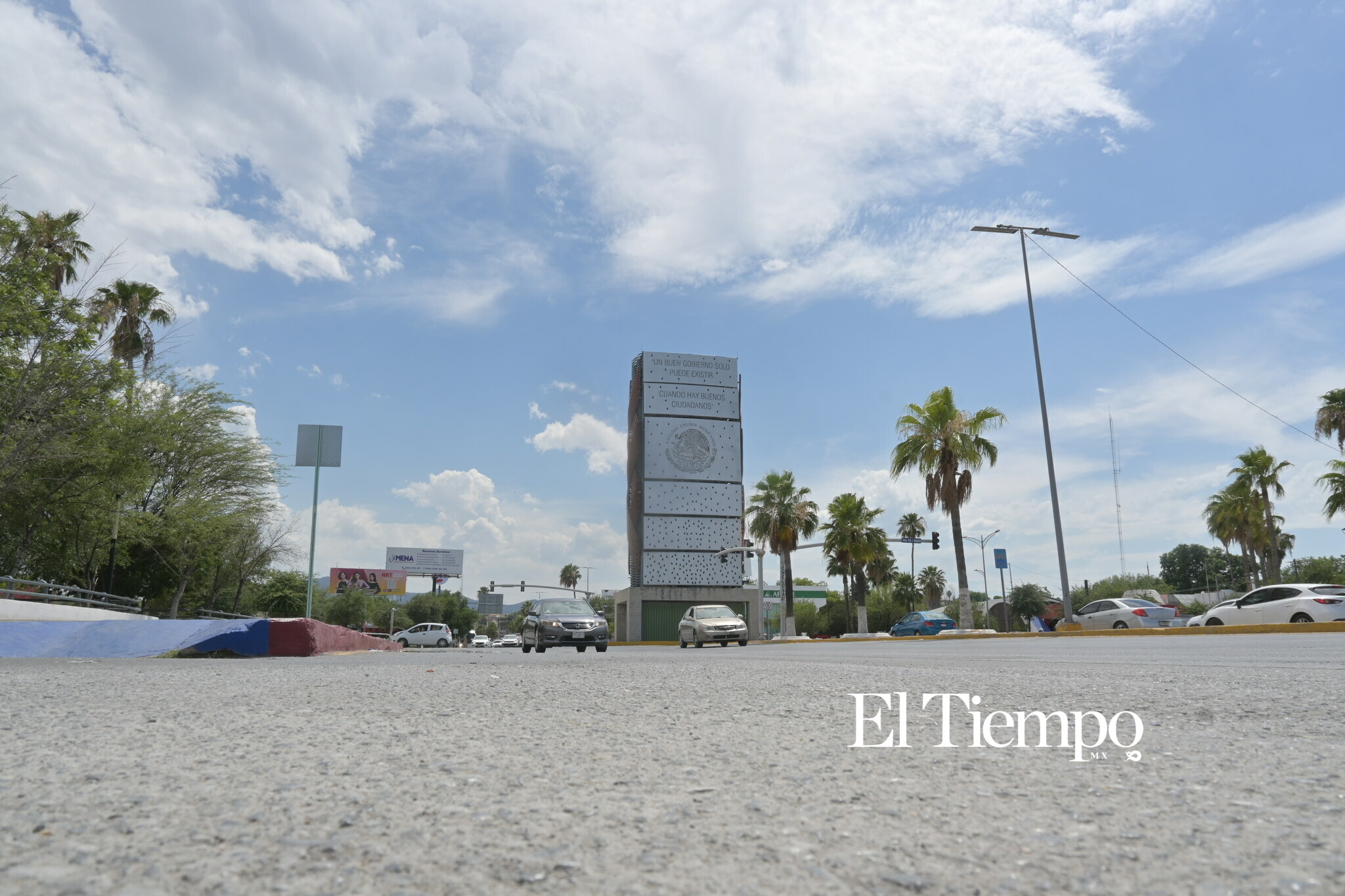 El cielo despejado y la poca presencia de nubes, hacen que el calor se sienta aun mas intenso.