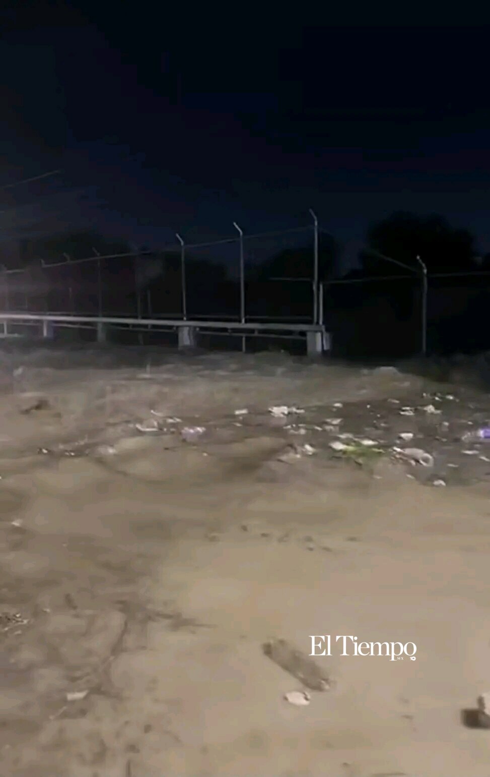 Monclova bajo el agua; cuerpos de rescate atienden emergencias durante intensa tormenta