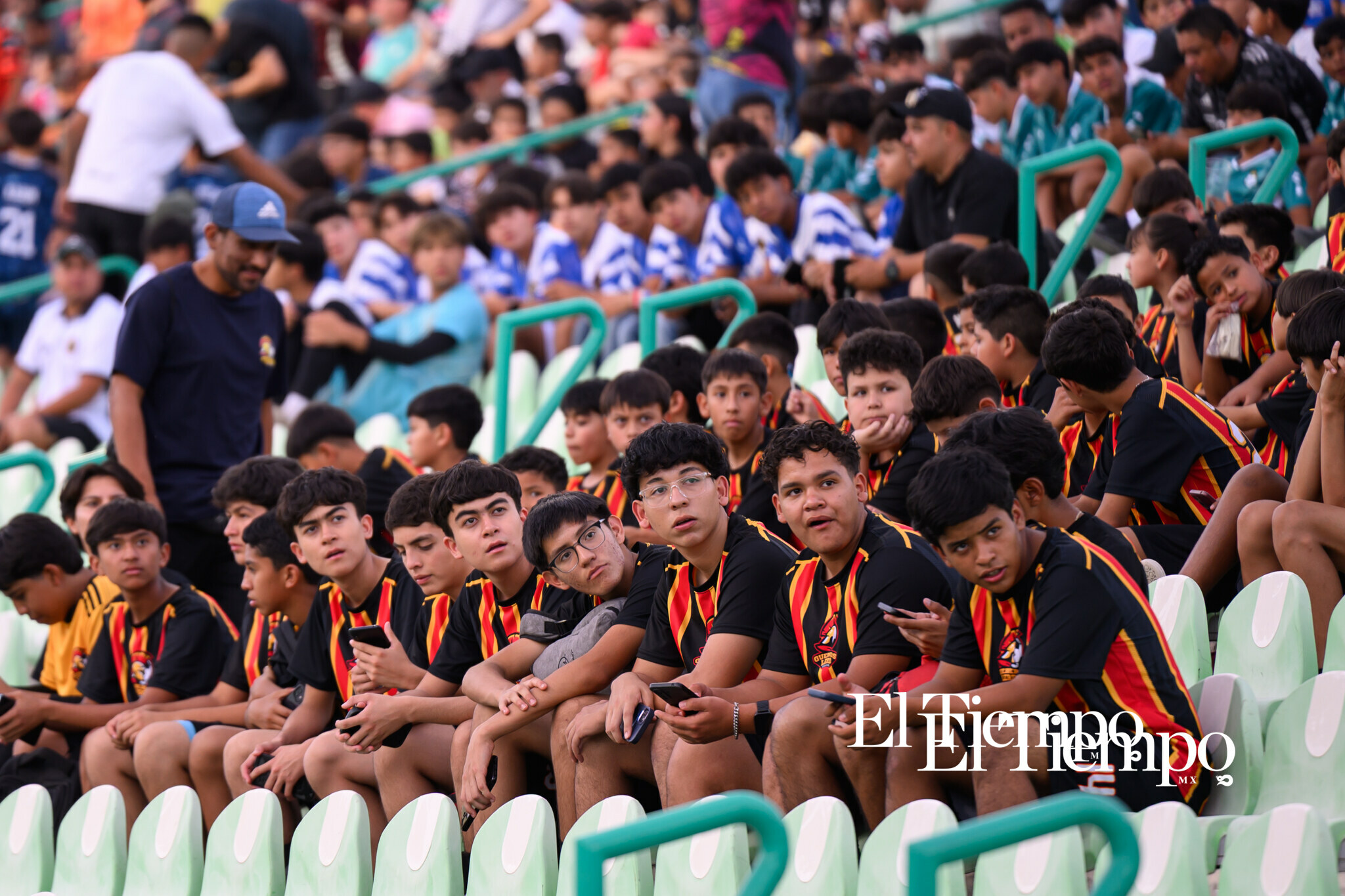 La emoción del fútbol se vive al máximo en la Copa Santos Peñoles