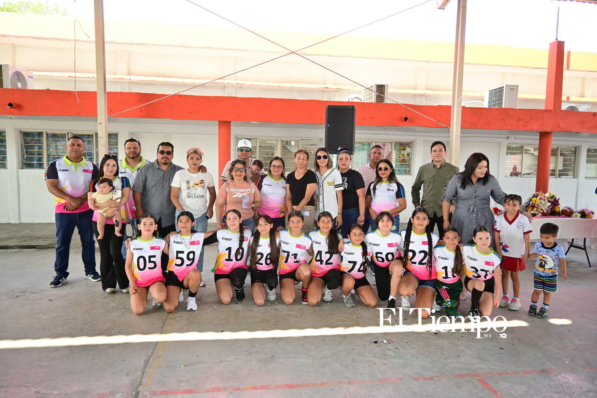 Reciben como campeonas a alumnas de Ferrocarriles