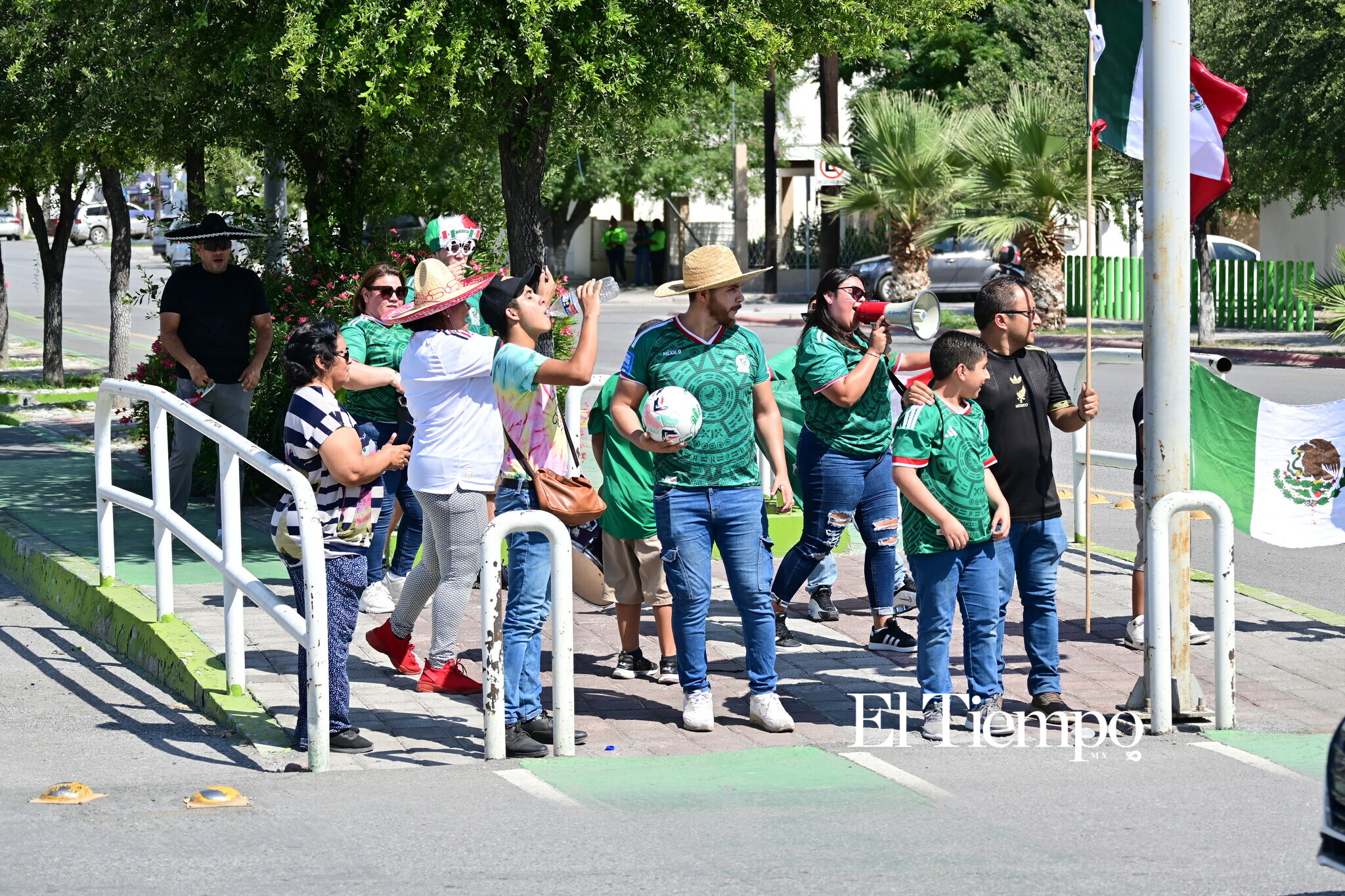 Monclova y Frontera celebran el triunfo del Tri