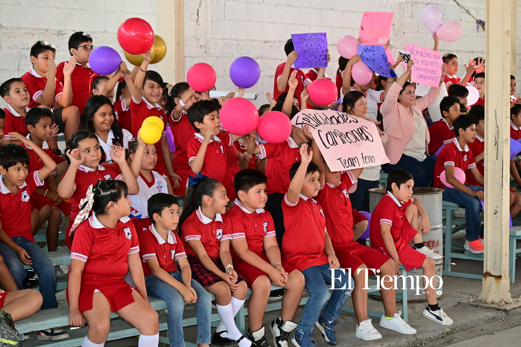Reciben como campeonas a alumnas de Ferrocarriles