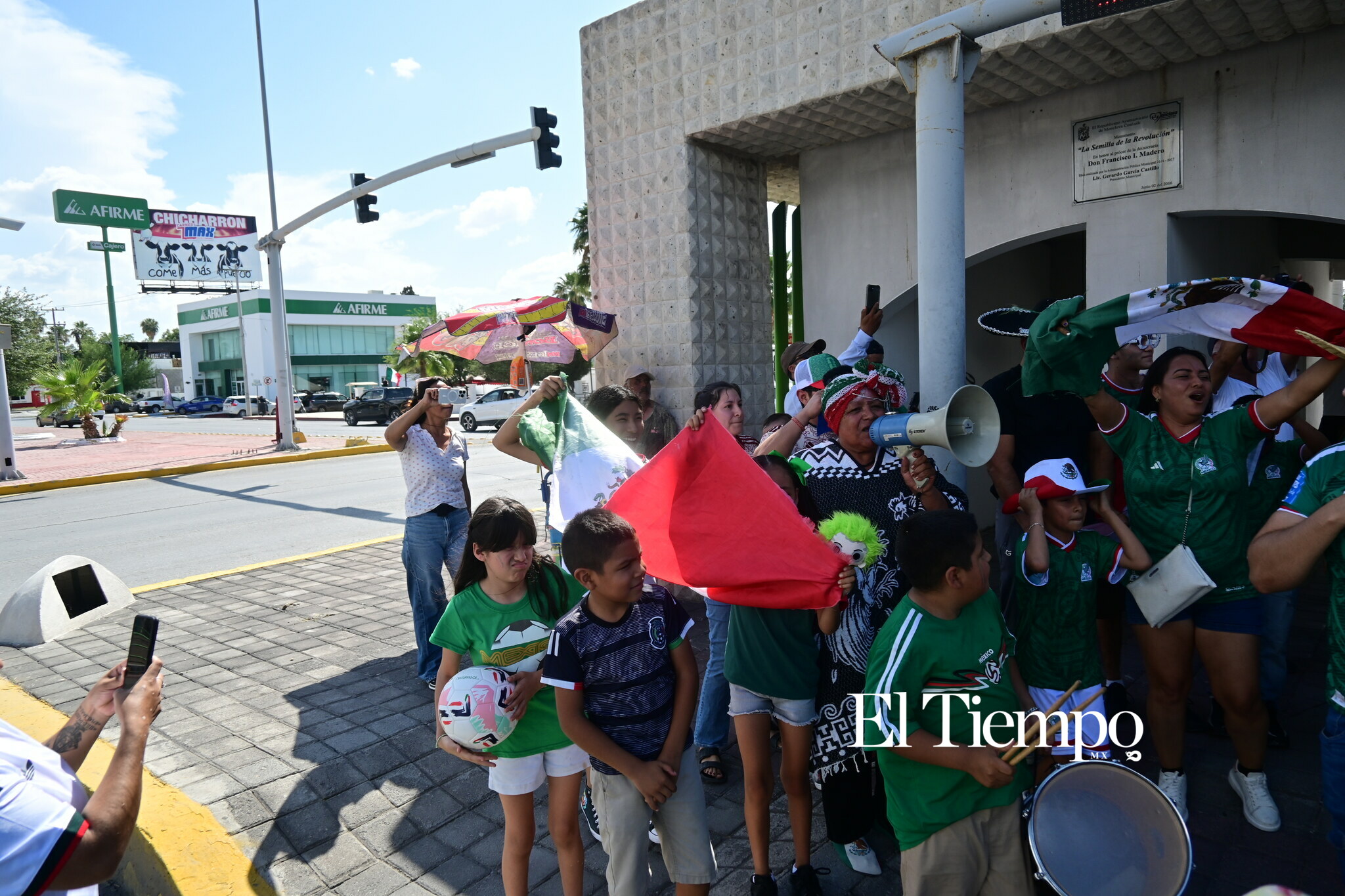 Monclova y Frontera celebran el triunfo del Tri