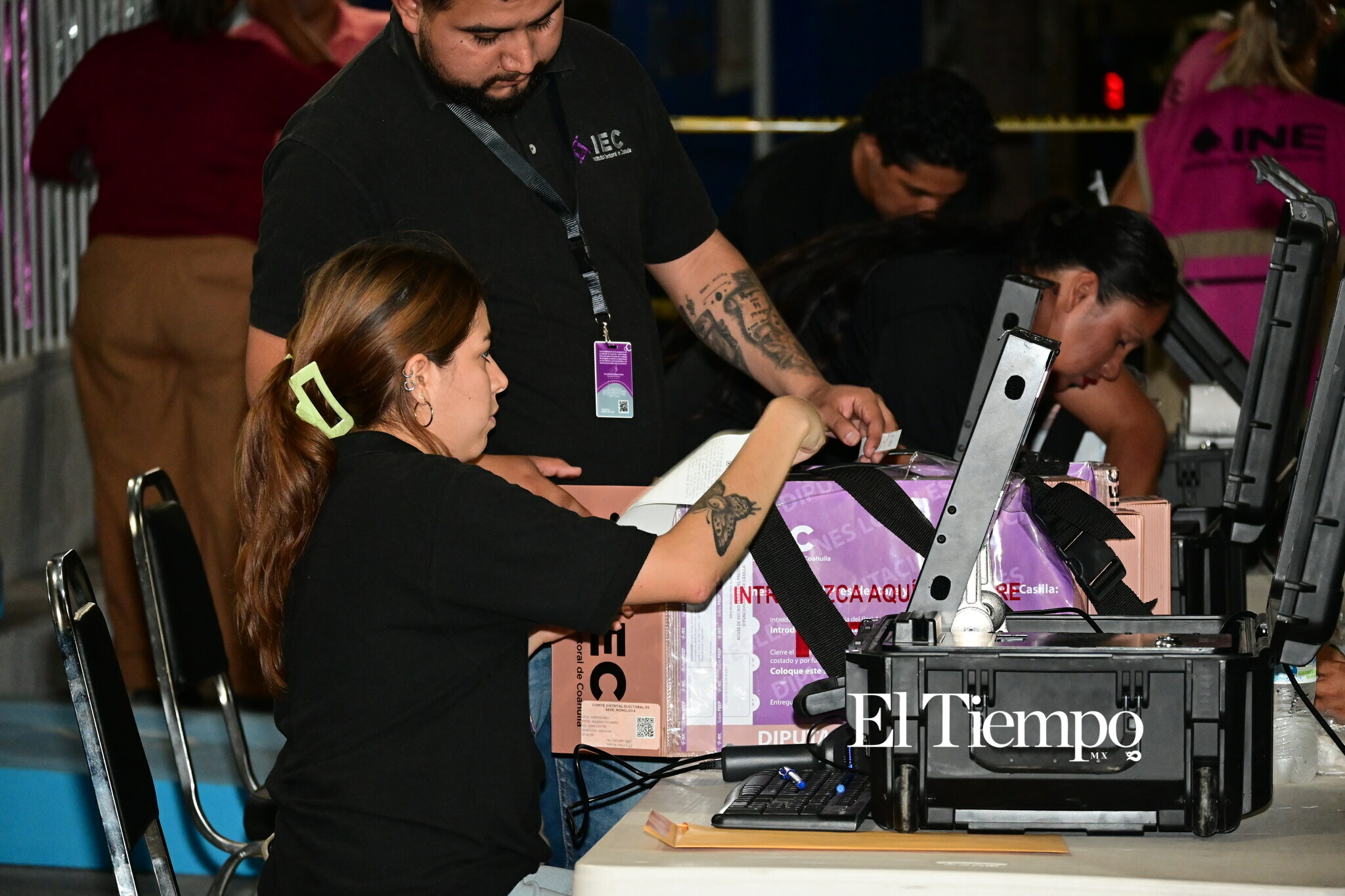 Llegada de paquetes electorales al IEC en Monclova