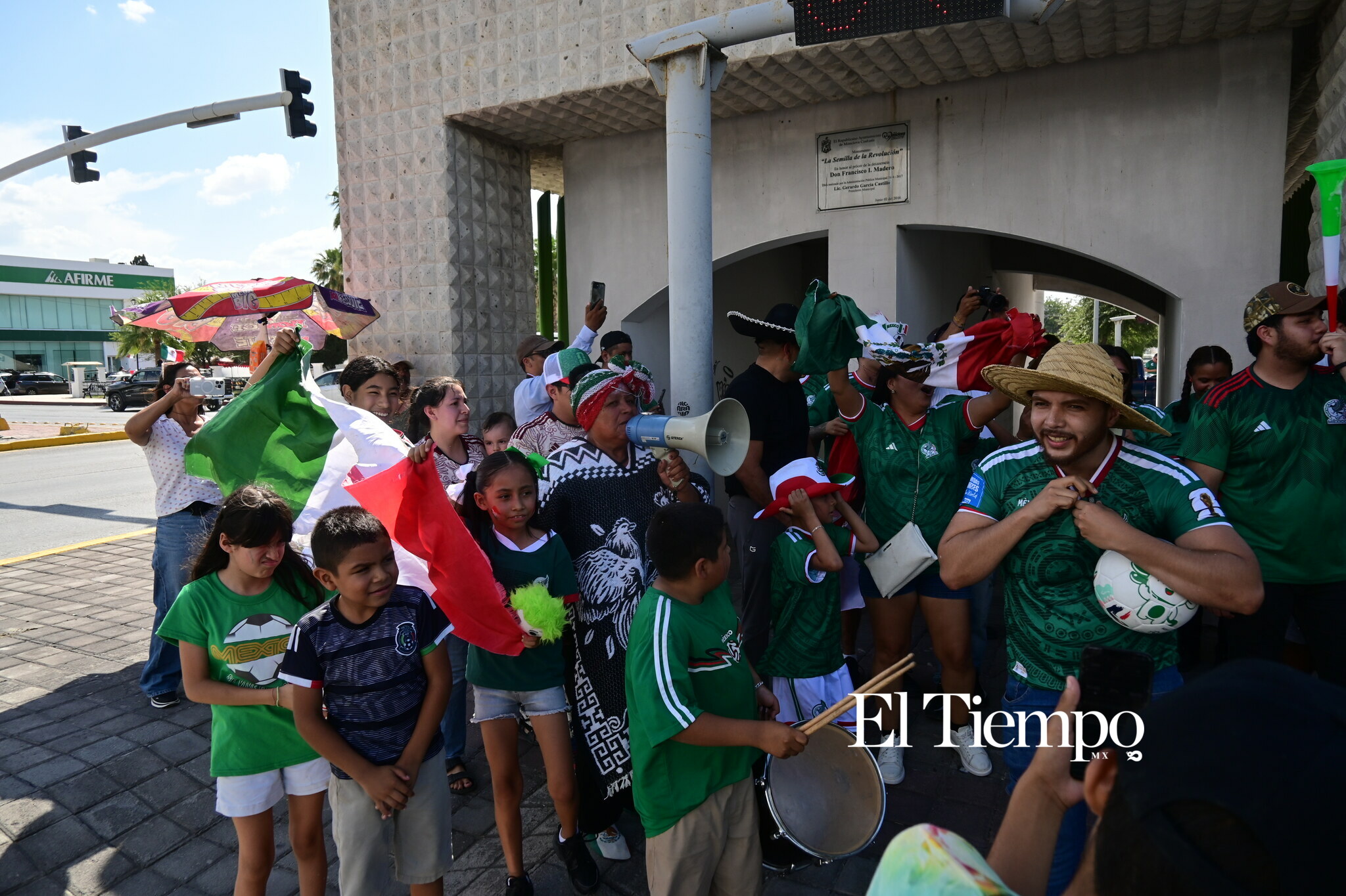 Monclova y Frontera celebran el triunfo del Tri