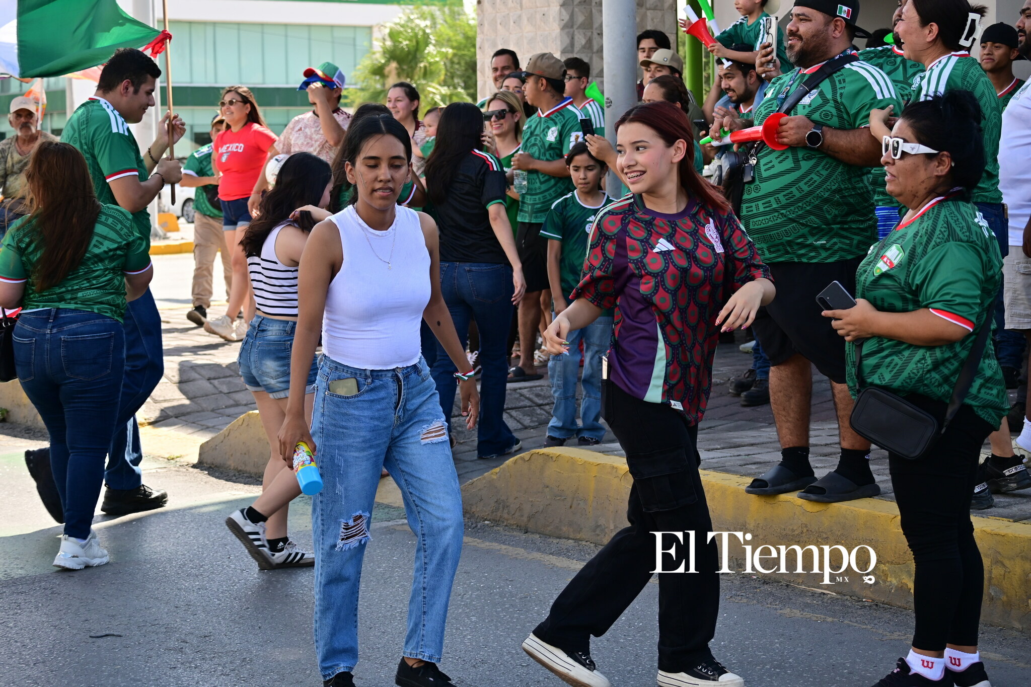 Monclova y Frontera celebran el triunfo del Tri